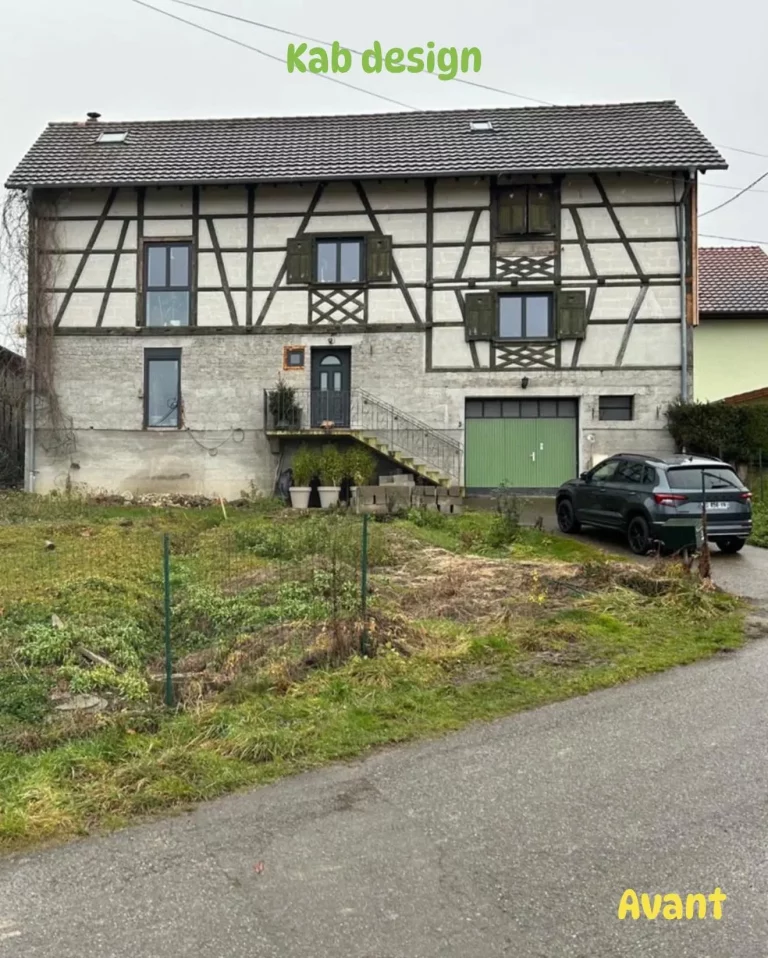 Maison alsacienne à colombages avant la rénovation de sa façade et l'aménagement de son terrain en pente